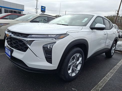 New 2026 Chevrolet Trax LS w/ LS Convenience Package image 3