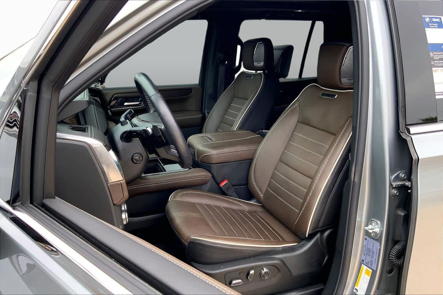 Used 2025 GMC Yukon Denali Ultimate AWD/4WD image 8