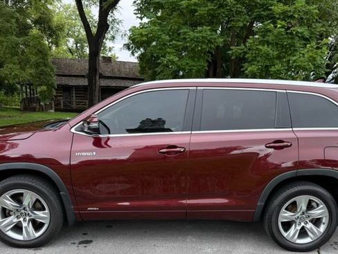 Used 2017 Toyota Highlander Limited AWD/4WD image 10