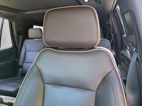 Used 2023 GMC Yukon SLT AWD/4WD image 13