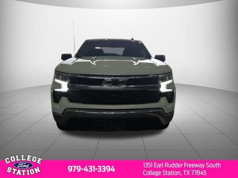 Used 2022 Chevrolet Silverado 1500 LT AWD/4WD image 2