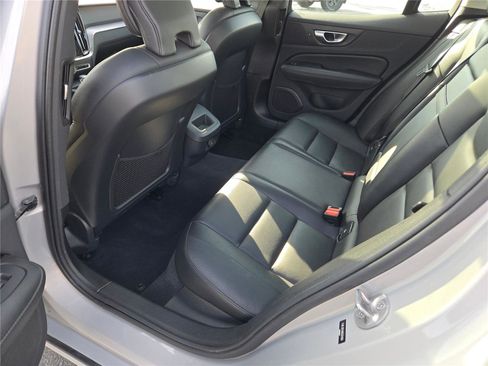 Used 2024 Volvo S60 B5 Core image 21