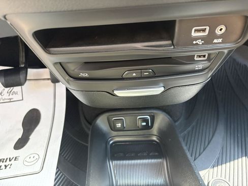 Used 2017 Chrysler Pacifica Limited FWD image 16
