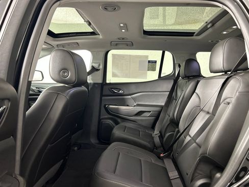 Used 2023 GMC Acadia SLT w/ Technology Package FWD image 33