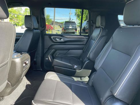 Used 2023 Chevrolet Suburban Premier AWD/4WD image 21