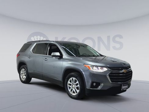 Used 2020 Chevrolet Traverse LT image 2