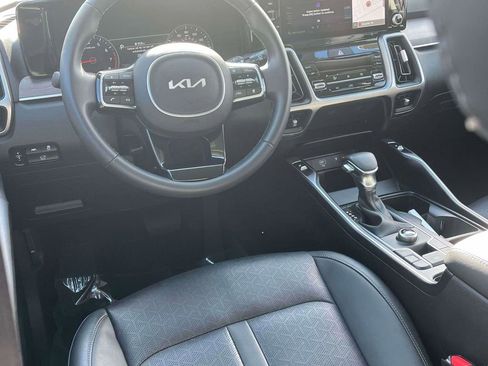 Used 2023 Kia Sorento EX w/ Panoramic Sunroof Package FWD image 2