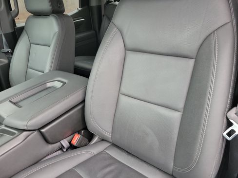 Used 2025 GMC Sierra 1500 SLT image 6