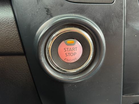 Used 2023 Nissan Titan SV w/ SV Convenience Package RWD image 21