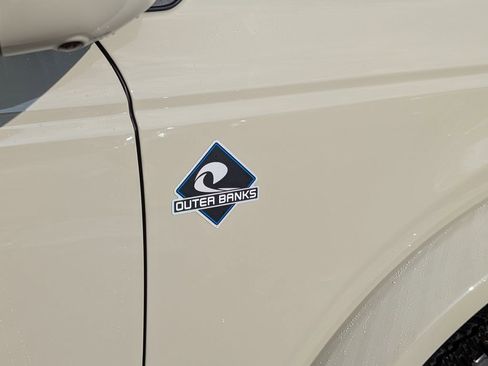 New 2025 Ford Bronco Outer Banks image 17