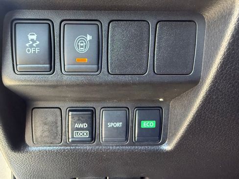 Used 2017 Nissan Rogue SV AWD/4WD image 5
