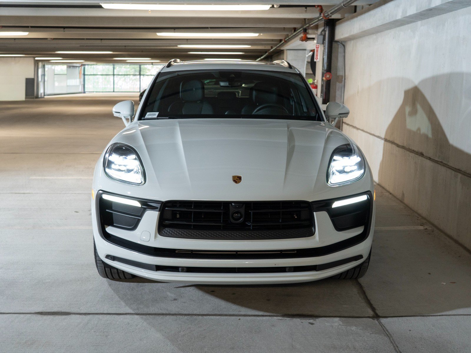 Certified 2026 Porsche Macan AWD/4WD image 6