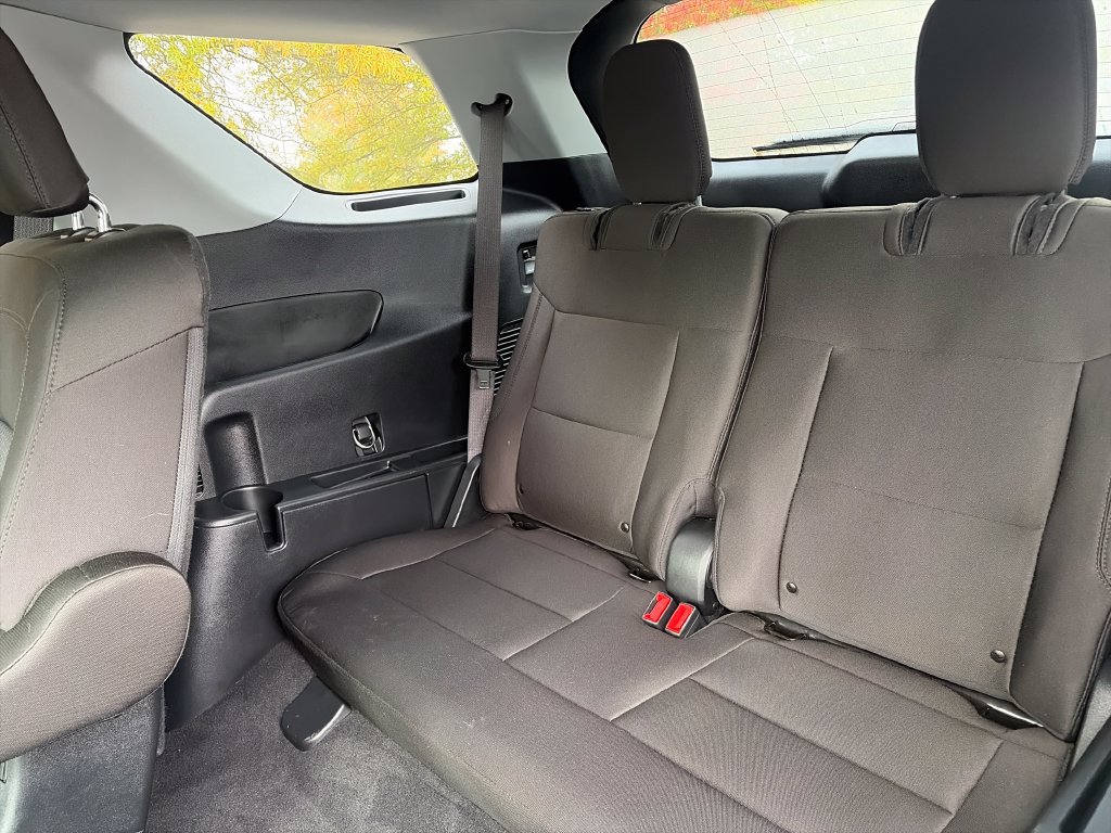 Used 2023 Ford Explorer XLT AWD/4WD image 42
