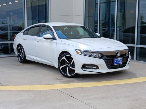 Used 2020 Honda Accord Sport image 2