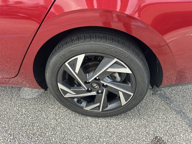 Certified 2024 Hyundai Elantra Limited FWD image 11