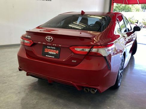 Used 2020 Toyota Camry SE w/ Convenience Package FWD image 3