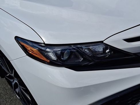 Used 2024 Toyota Camry SE FWD image 9