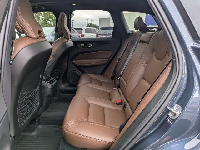 Certified 2025 Volvo XC60 B5 Ultra w/ Climate Package AWD/4WD image 18