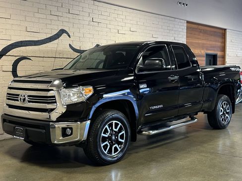 Used 2016 Toyota Tundra SR5 w/ TRD Off Road Package AWD/4WD image 10
