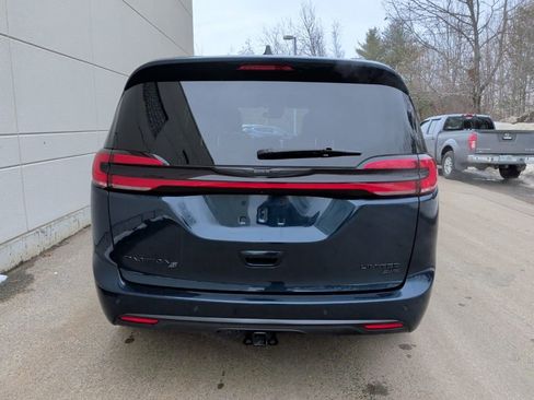 Used 2025 Chrysler Pacifica Limited w/ Uconnect Theater Family Group image 8