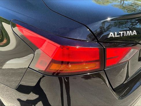 Used 2025 Nissan Altima 2.5 SV FWD image 22