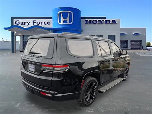 Used 2023 Jeep Grand Wagoneer Series II image 2