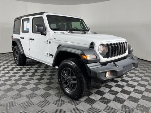 Used 2024 Jeep Wrangler Unlimited Sport AWD/4WD image 2
