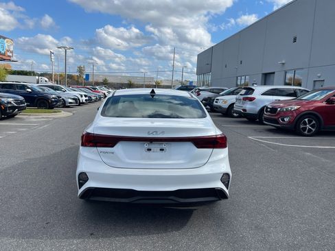 Used 2024 Kia Forte LXS w/ LXS Technology Package image 8
