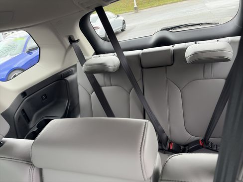 Certified 2025 Honda Pilot EX-L image 32