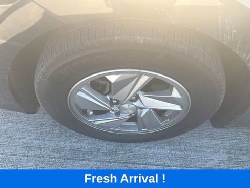Used 2024 Hyundai Elantra SE FWD image 18