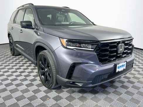 Certified 2025 Honda Pilot Black Edition image 9