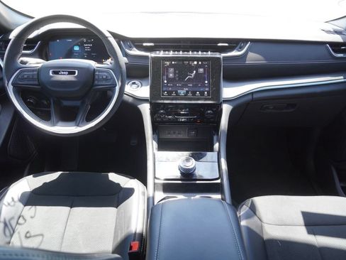 Used 2024 Jeep Grand Cherokee Altitude RWD image 11