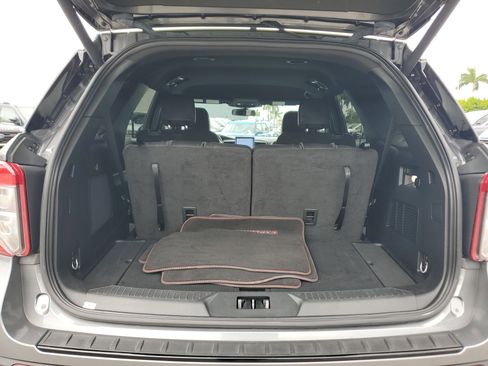 Certified 2023 Ford Explorer ST-Line w/ Class IV Trailer Tow Package image 16