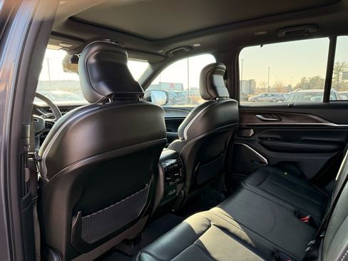 Used 2023 Jeep Grand Cherokee Overland w/ Luxury Tech Group IV image 36