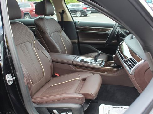 Used 2020 BMW 750i xDrive 750i xDrive image 19