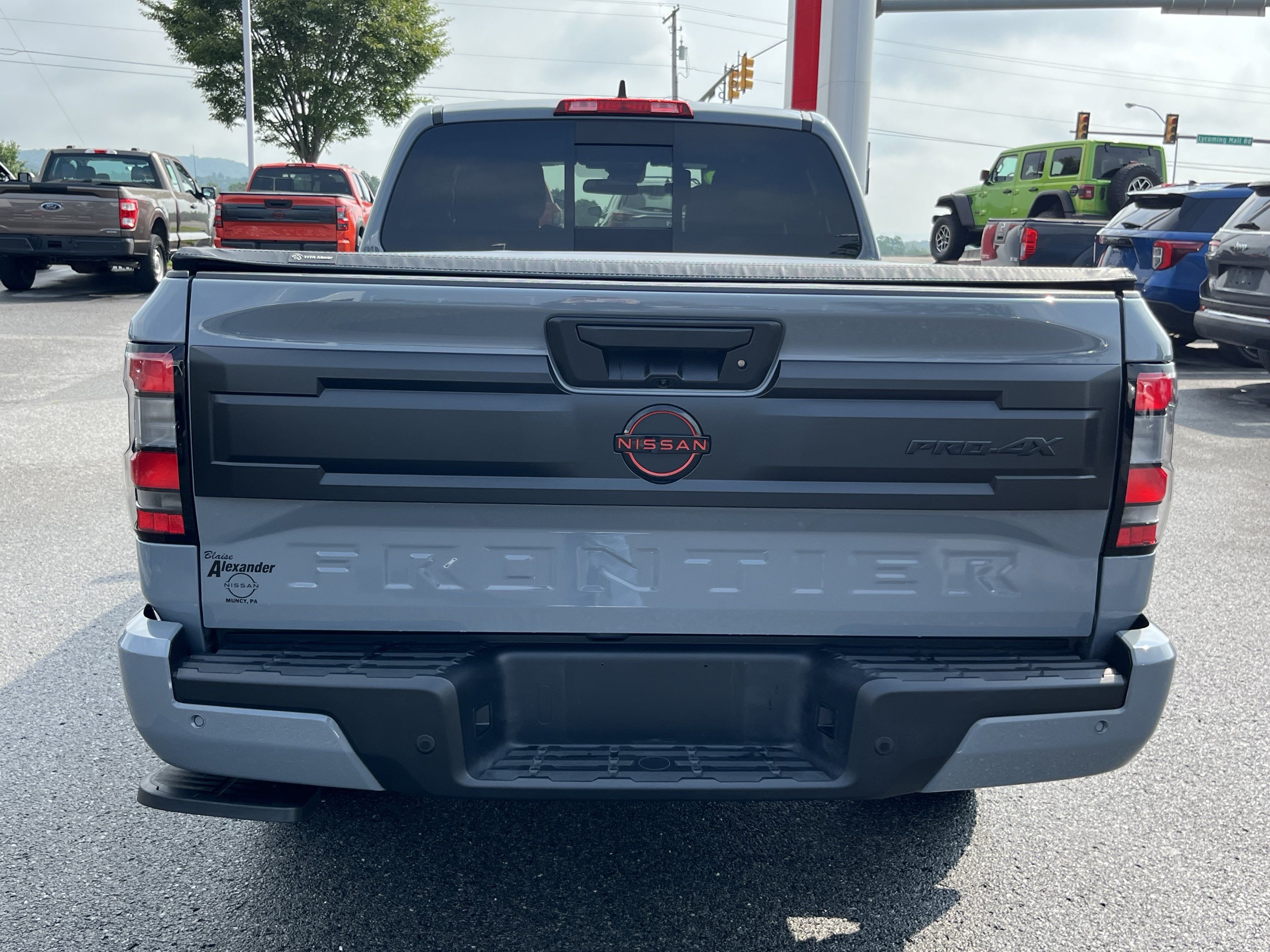 Used 2025 Nissan Frontier PRO-4X AWD/4WD image 6