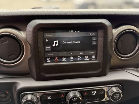 Used 2018 Jeep Wrangler Unlimited Sport S AWD/4WD image 11