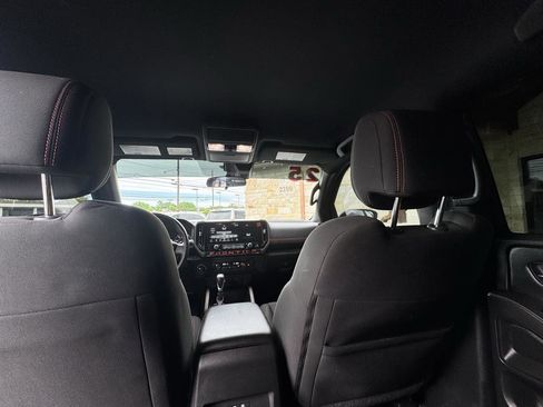 Used 2025 Nissan Frontier PRO-4X image 7