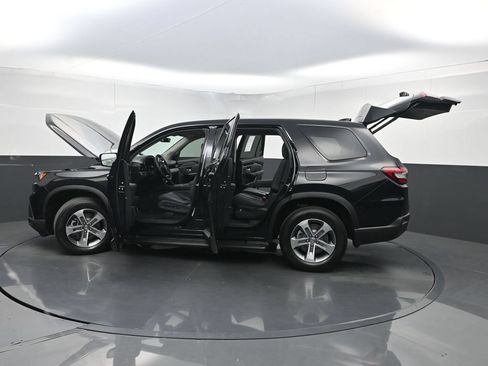 Used 2024 Honda Pilot EX-L image 37
