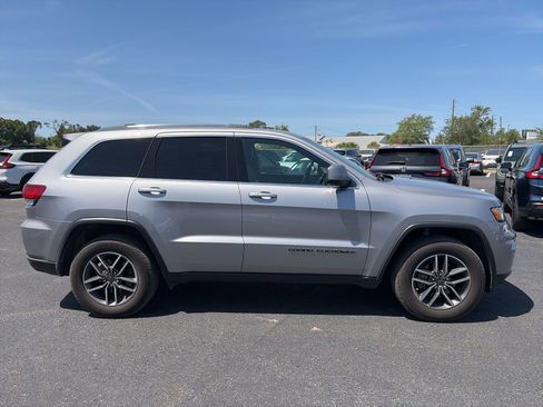 Used 2020 Jeep Grand Cherokee Laredo w/ Laredo X Package image 8