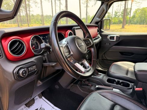 Used 2021 Jeep Gladiator Rubicon w/ Uconnect 4C Nav & Sound Group AWD/4WD image 13