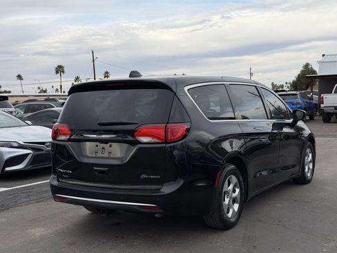 Used 2018 Chrysler Pacifica Touring Plus image 9