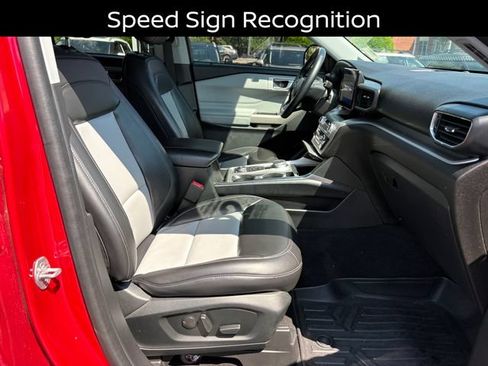 Used 2022 Ford Explorer XLT w/ Equipment Group 202A AWD/4WD image 23