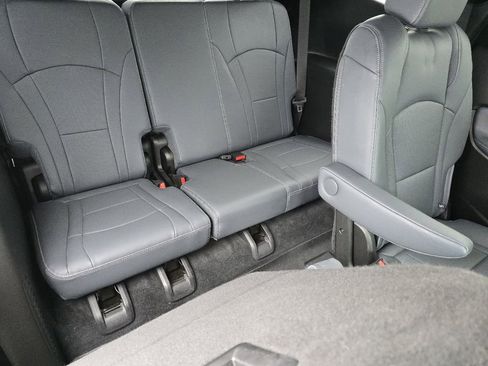 Used 2023 Buick Enclave Essence w/ LPO, Touring Package image 21