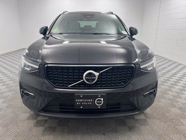 Certified 2023 Volvo XC40 B5 Plus w/ Driver Assist Package AWD/4WD image 3
