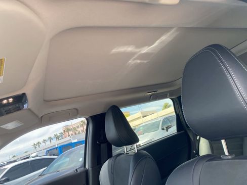 Used 2025 Mitsubishi Outlander SE image 12