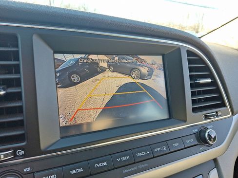 Used 2017 Hyundai Elantra SE image 17