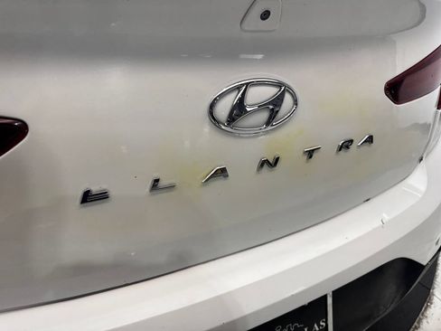 Used 2019 Hyundai Elantra SE FWD image 11