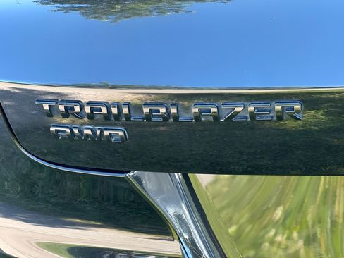 Used 2021 Chevrolet TrailBlazer RS w/ Sun and Liftgate Package AWD/4WD image 9