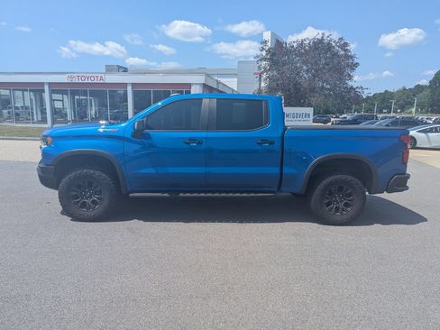 Used 2022 Chevrolet Silverado 1500 ZR2 w/ Technology Package AWD/4WD image 2